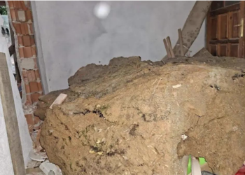Muğla’da heyelan dehşeti! Evin odasına kaya düştü
