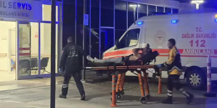 Husumetli iki kişi arasında bıçaklı kavga