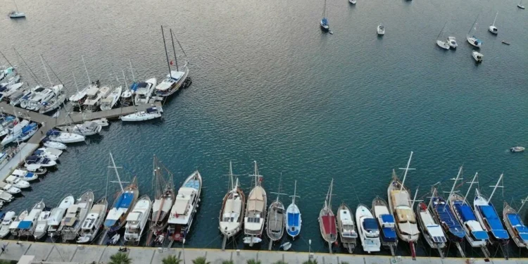 MUTTAŞ’tan Marmaris’te Tekne Sahiplerine Kritik Uyarı: 1 Kasım’da Halatlar Sökülüyor!