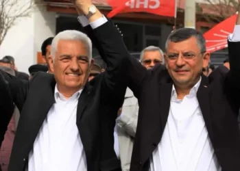 Özgür Özel’den Osman Gürün’e övgü: “ ‘Atatürk gibi adamsın’ derdim”