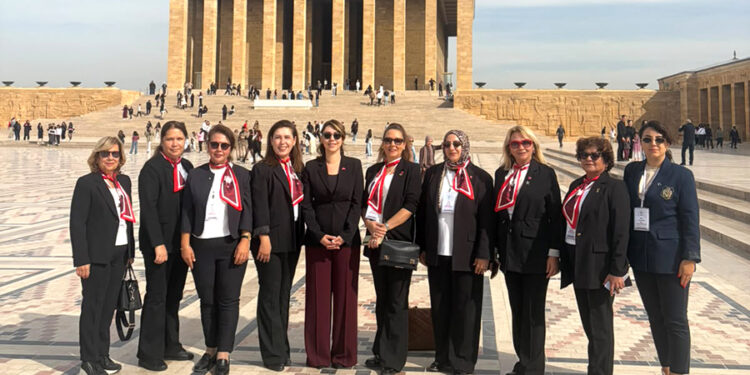 Muğla’nın Kadın Muhtarları Anıtkabir’i ziyaret etti