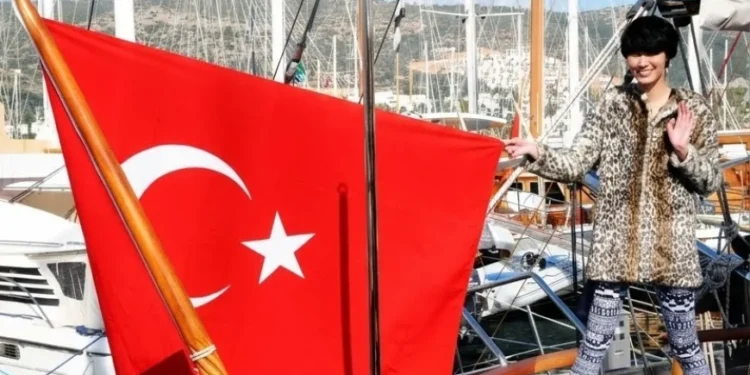 Çinli Manken Huang Zheng Bodrum’da Hem İş Hem Tatil Yaptı: Çinli Turistler İçin Gönüllü Elçi Oldu
