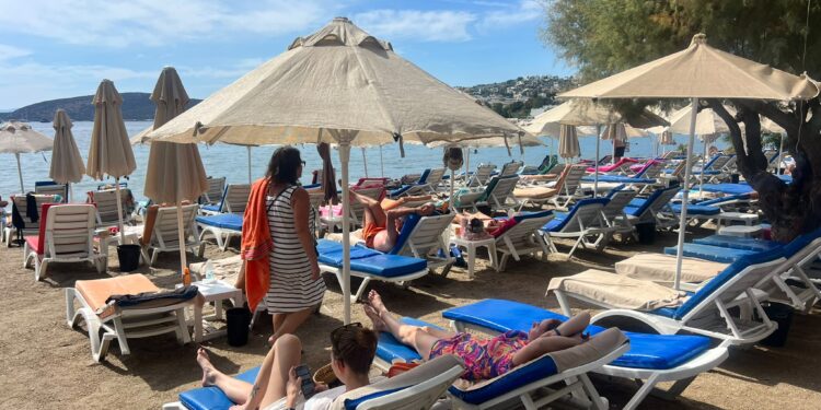 Bodrum’da Sahiller Turistlere Kaldı